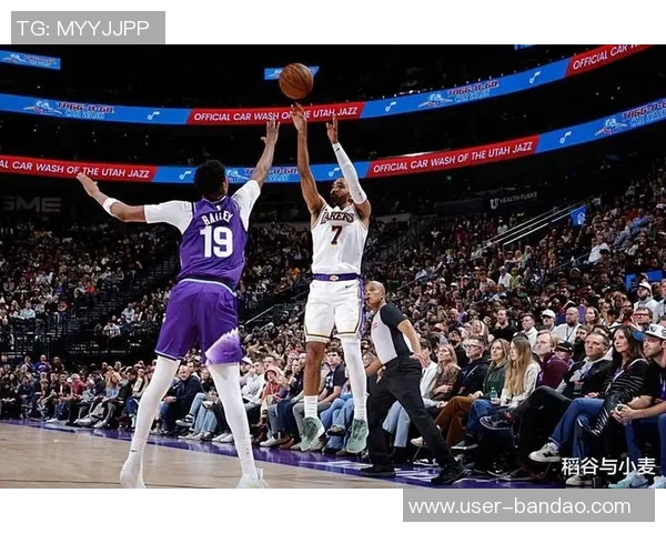 湖人尽管失误频频三分不佳却凭借进攻篮板拼搏奋战