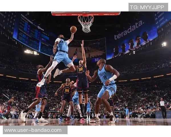 NBA赛事分析：灰熊轻松战胜雄鹿鹈鹕与太阳展开激烈对决开拓者勇斗快船不畏强敌