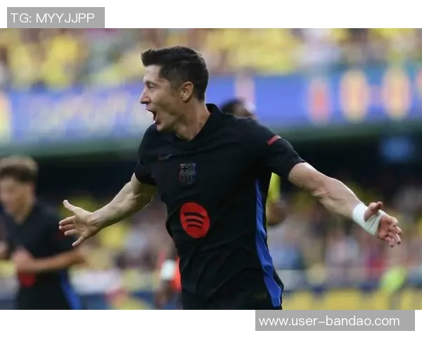 莱万连续两场西甲替补赛后不满率先离开诺坎普引发关注